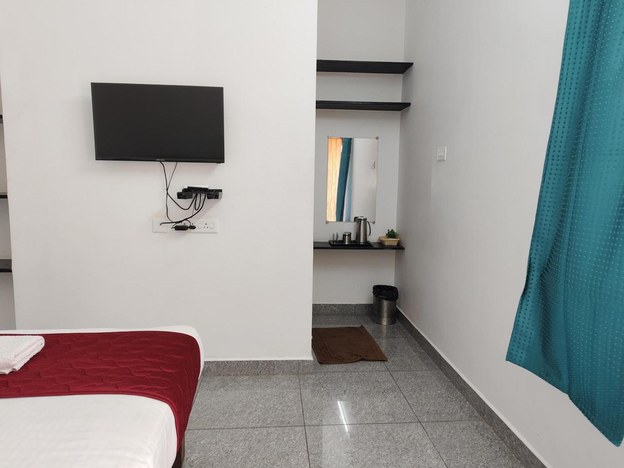 De' Capital Hotel Пондичери Екстериор снимка