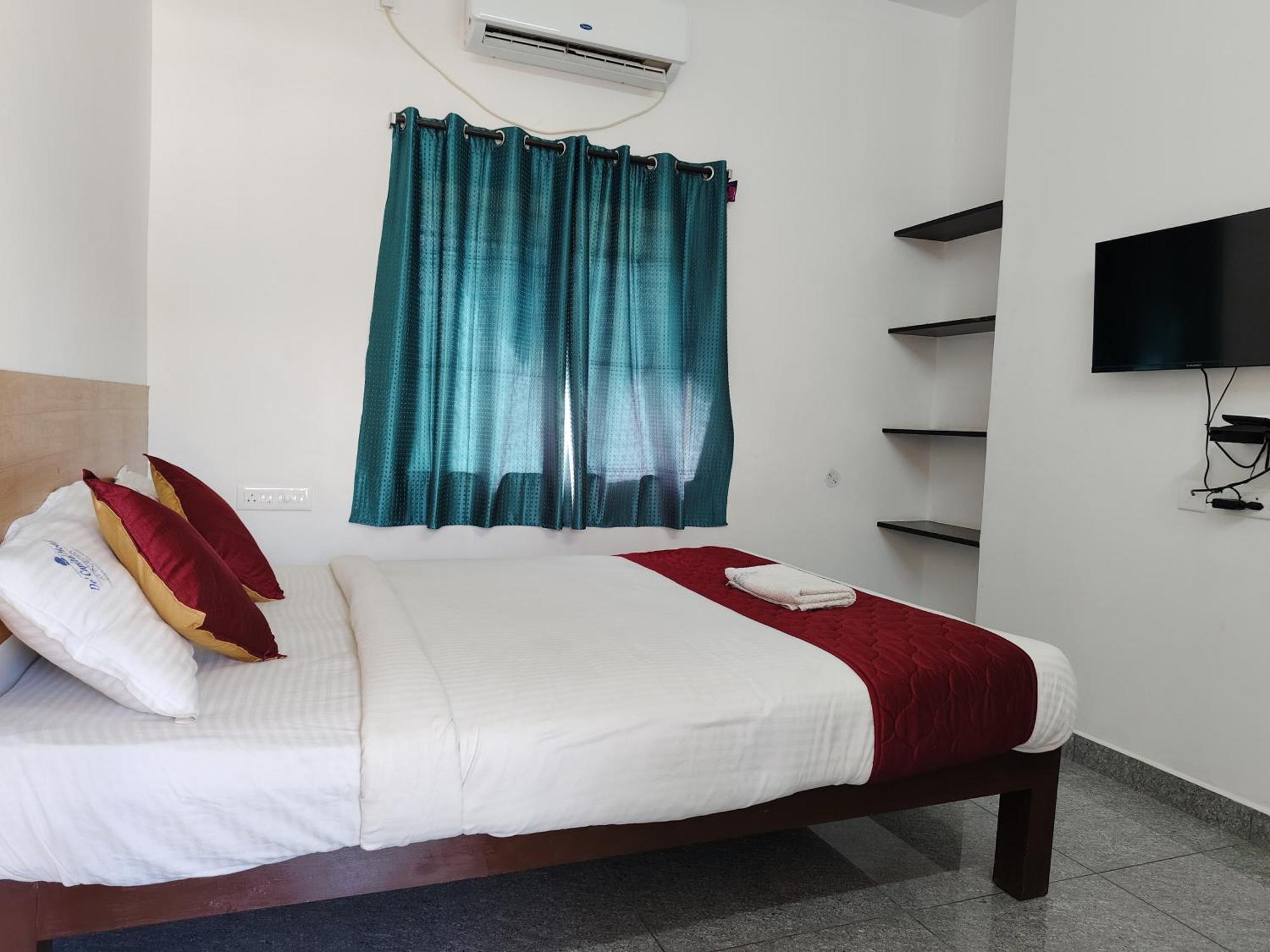 De' Capital Hotel Пондичери Екстериор снимка