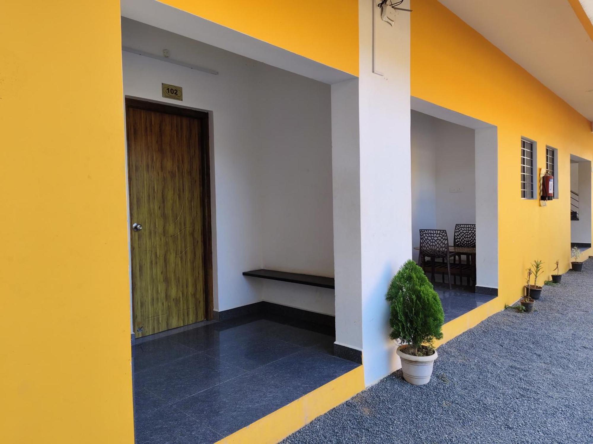 De' Capital Hotel Пондичери Екстериор снимка