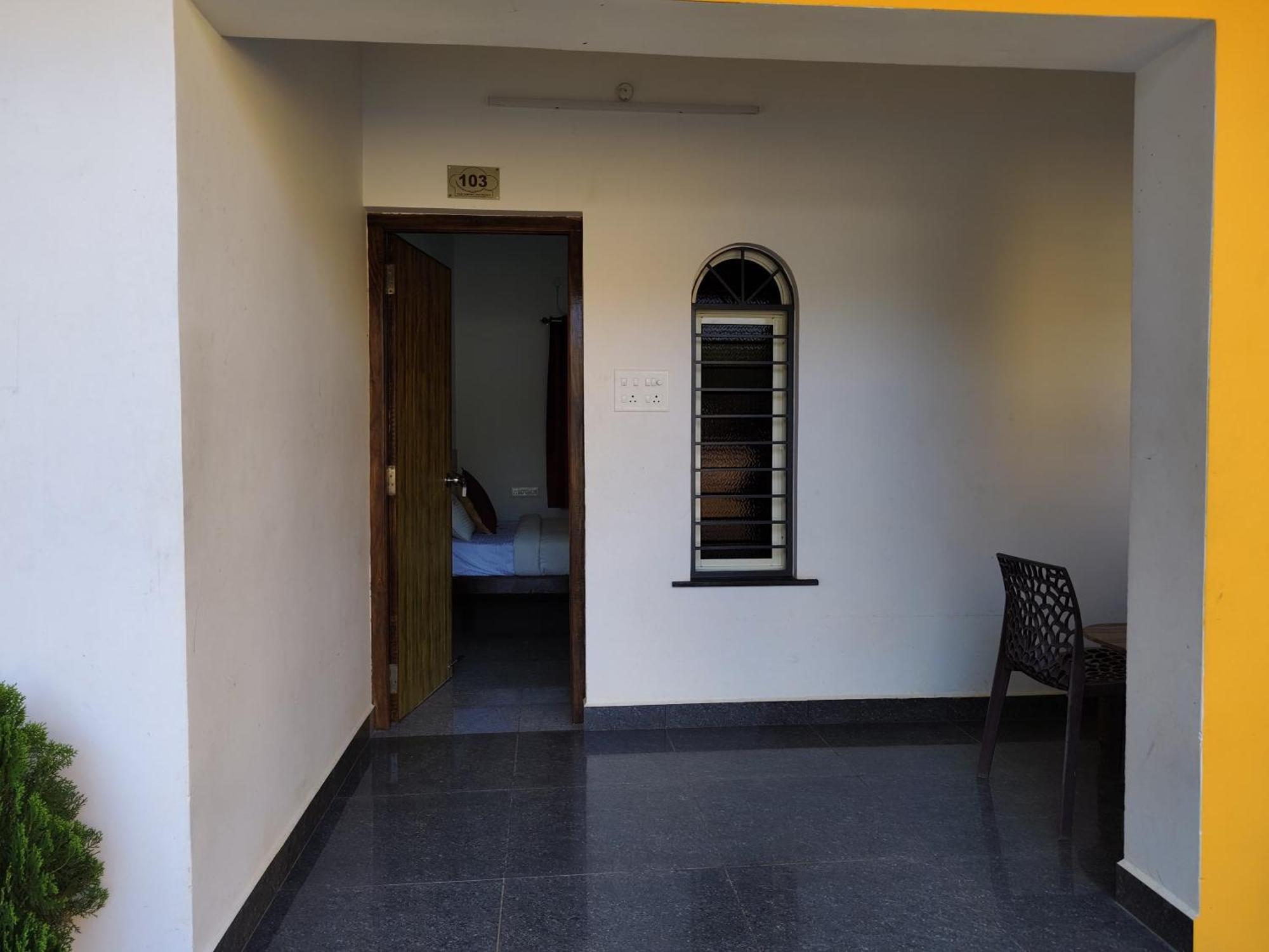 De' Capital Hotel Пондичери Екстериор снимка
