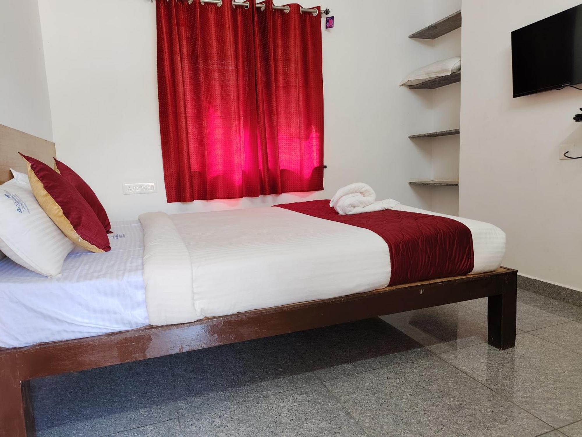 De' Capital Hotel Пондичери Екстериор снимка