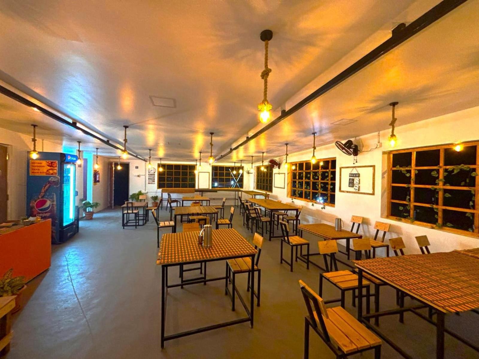 De' Capital Hotel Пондичери Екстериор снимка